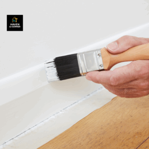 Skirting board painting per m2